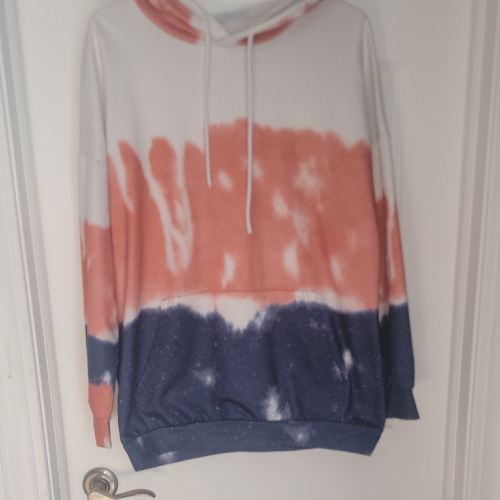 Tie-Dye Hoodie in Coral and Navy
